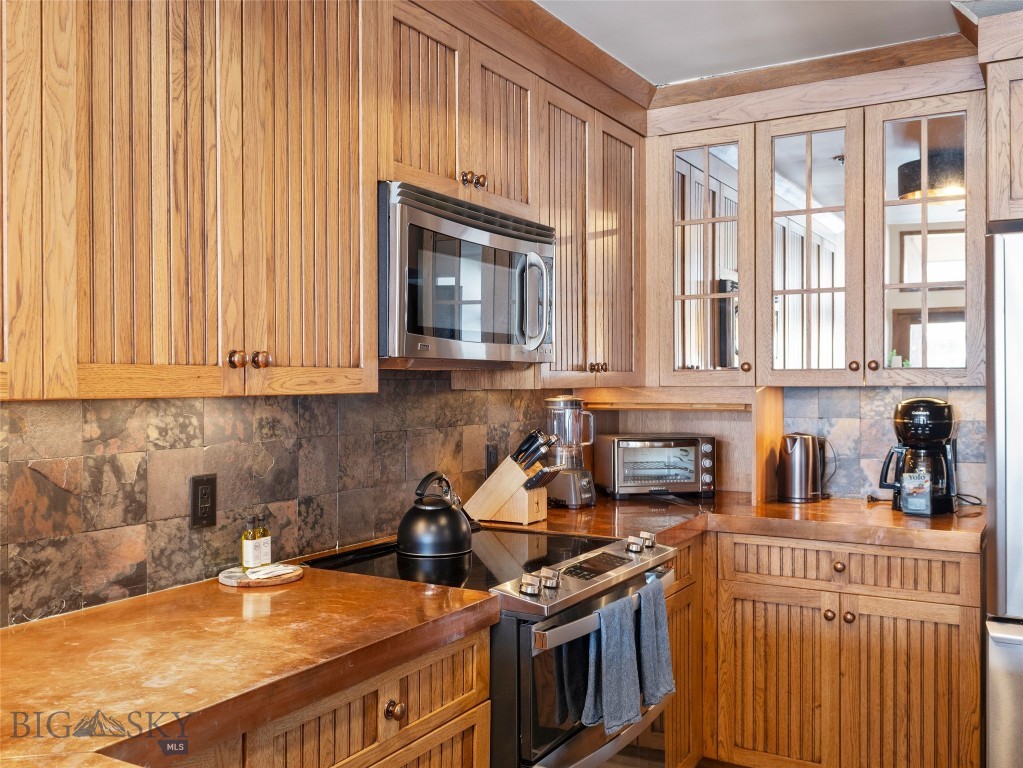 1733 Heavy Runner Property Photo 9
