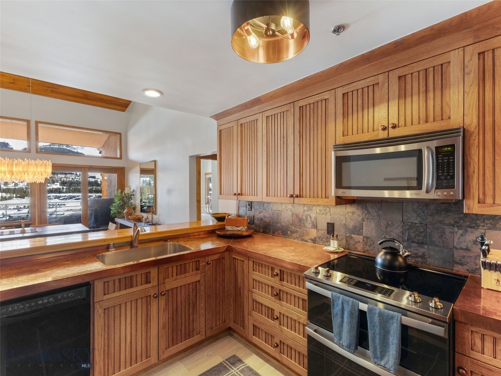 1733 Heavy Runner Property Photo 10