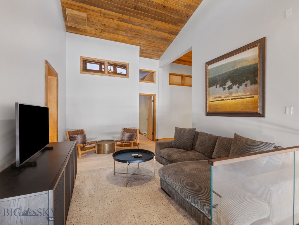1733 Heavy Runner Property Photo 36