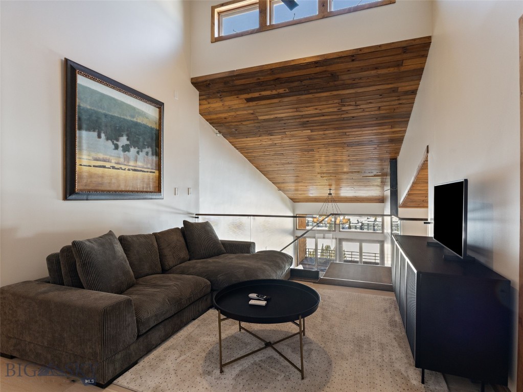1733 Heavy Runner Property Photo 37