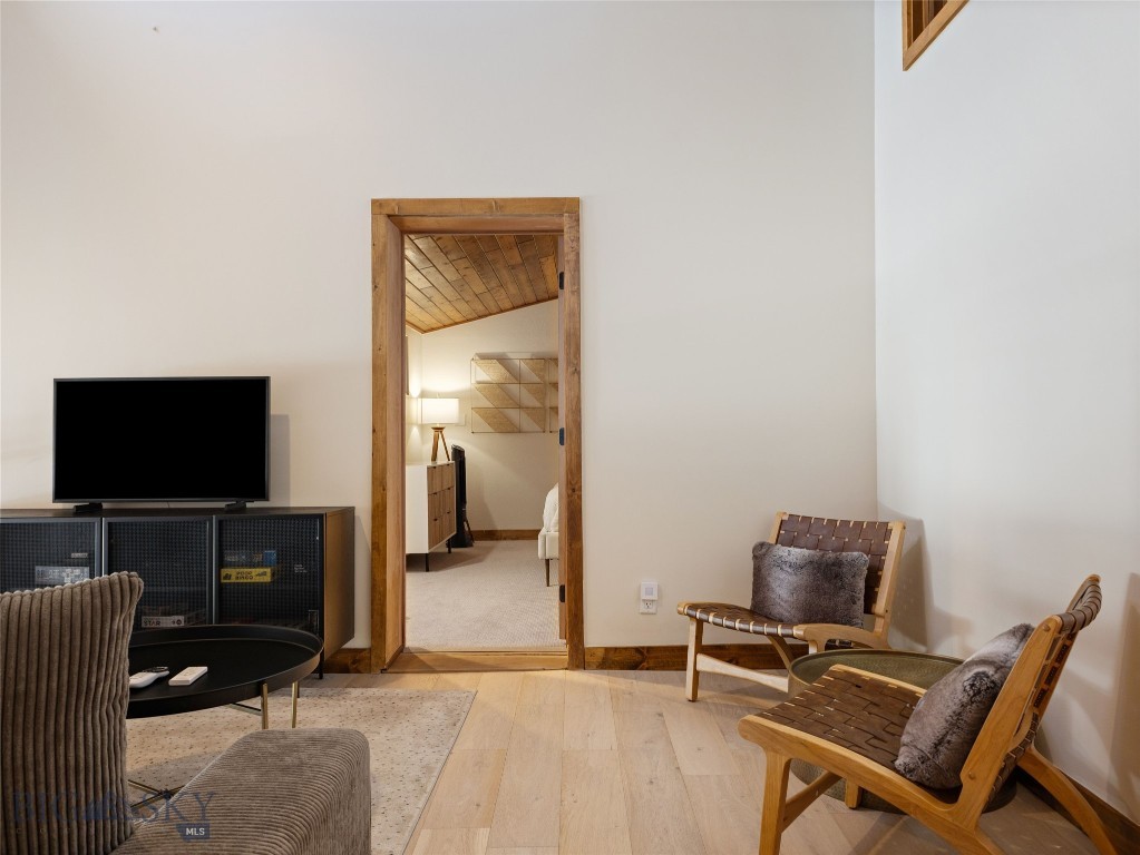1733 Heavy Runner Property Photo 39