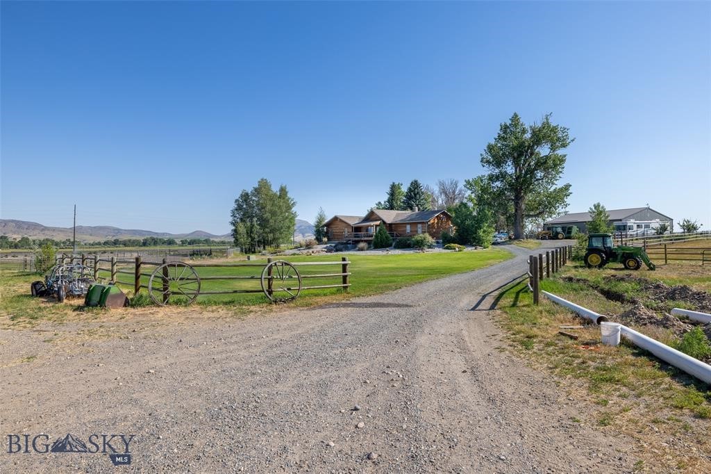 380 Albro Lane Property Photo 4