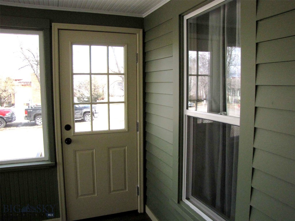223 2nd Street W Property Photo 3