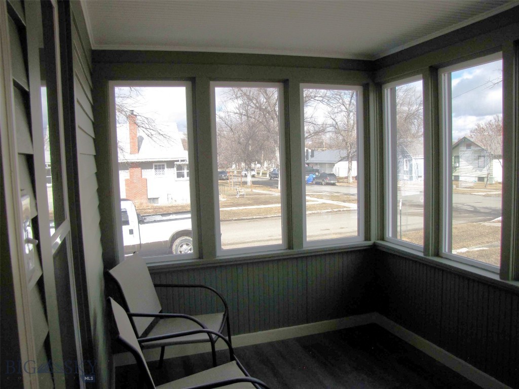 223 2nd Street W Property Photo 4