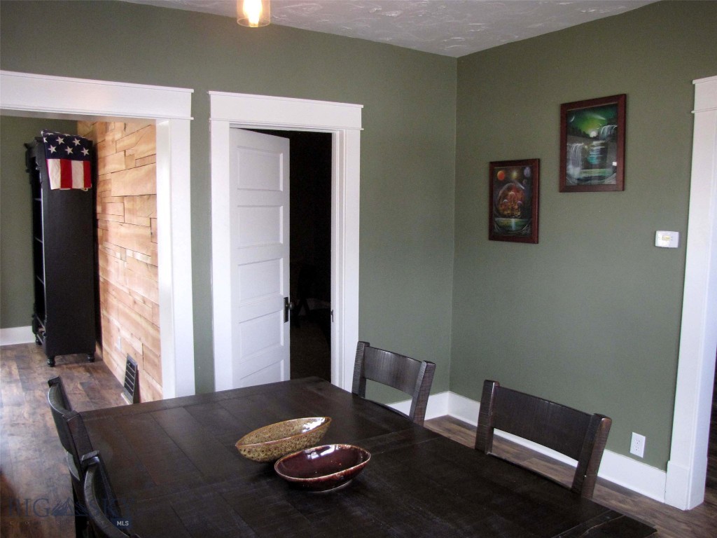 223 2nd Street W Property Photo 6