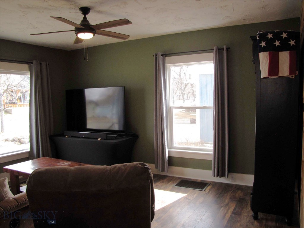 223 2nd Street W Property Photo 7
