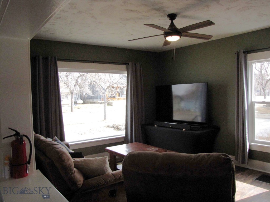 223 2nd Street W Property Photo 8