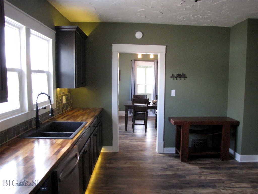 223 2nd Street W Property Photo 14