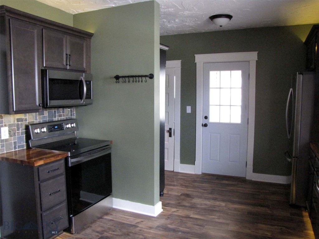 223 2nd Street W Property Photo 17