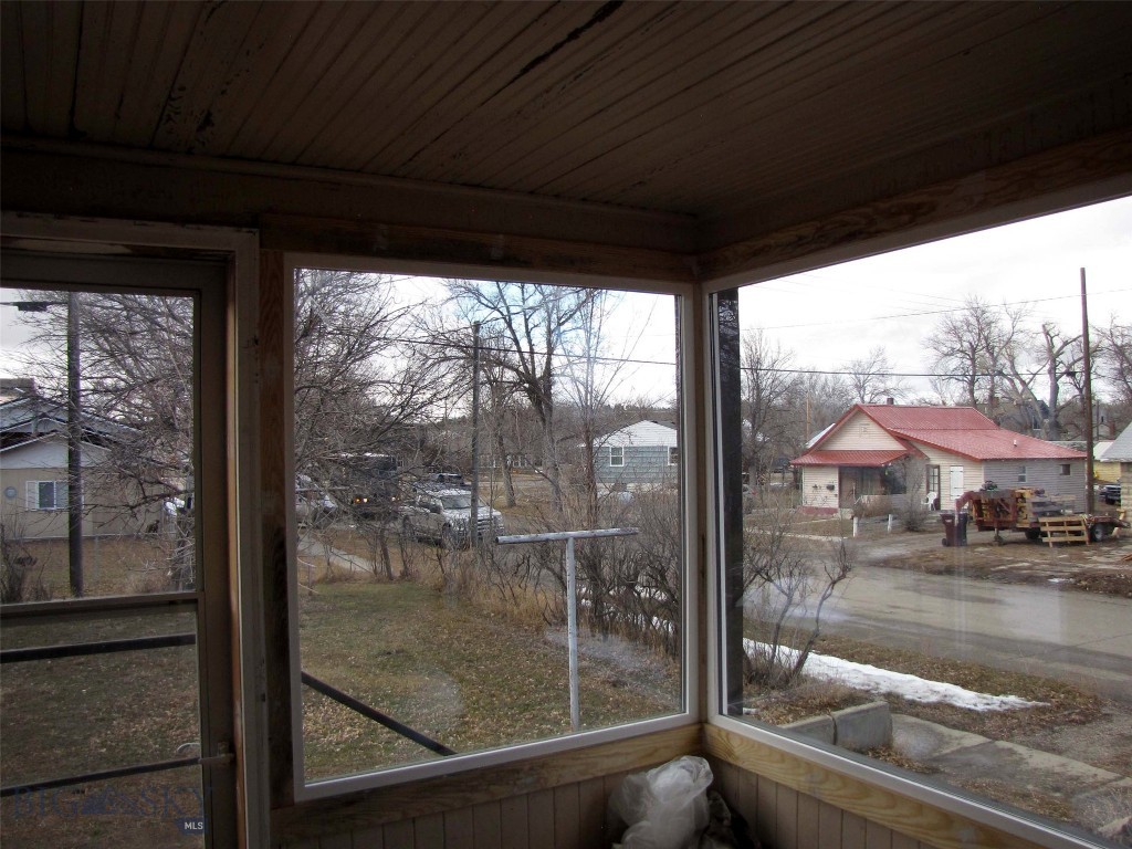 223 2nd Street W Property Photo 27