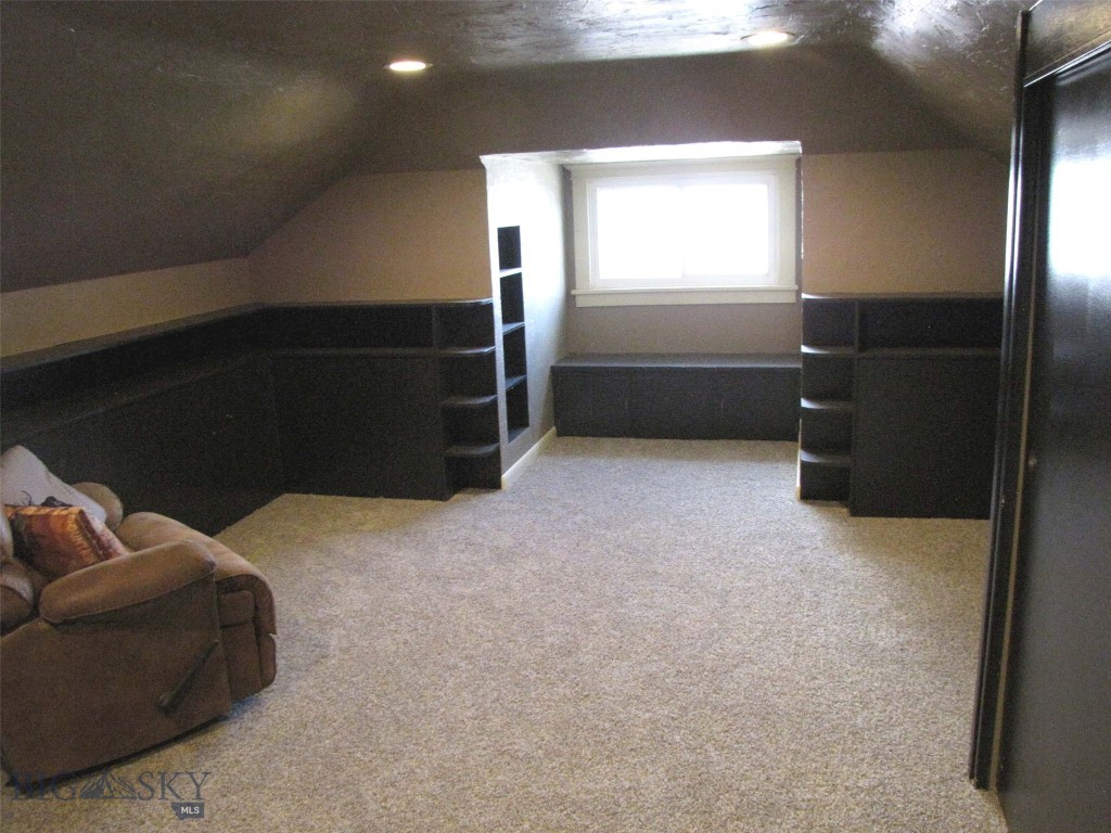 223 2nd Street W Property Photo 29