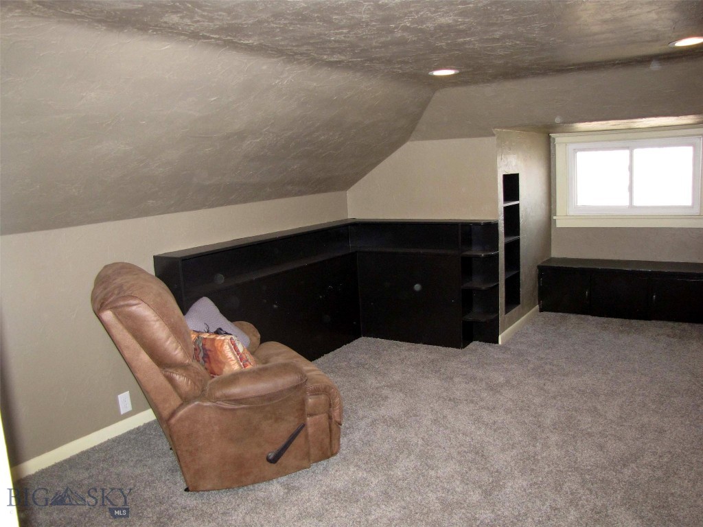 223 2nd Street W Property Photo 32