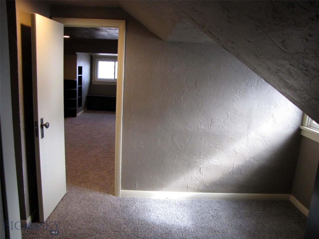223 2nd Street W Property Photo 33