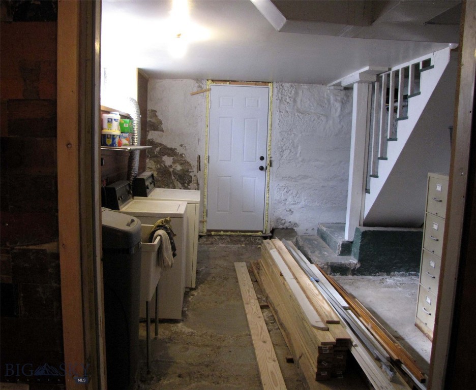 223 2nd Street W Property Photo 40