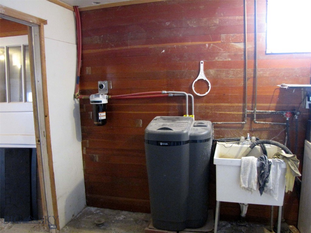 223 2nd Street W Property Photo 41