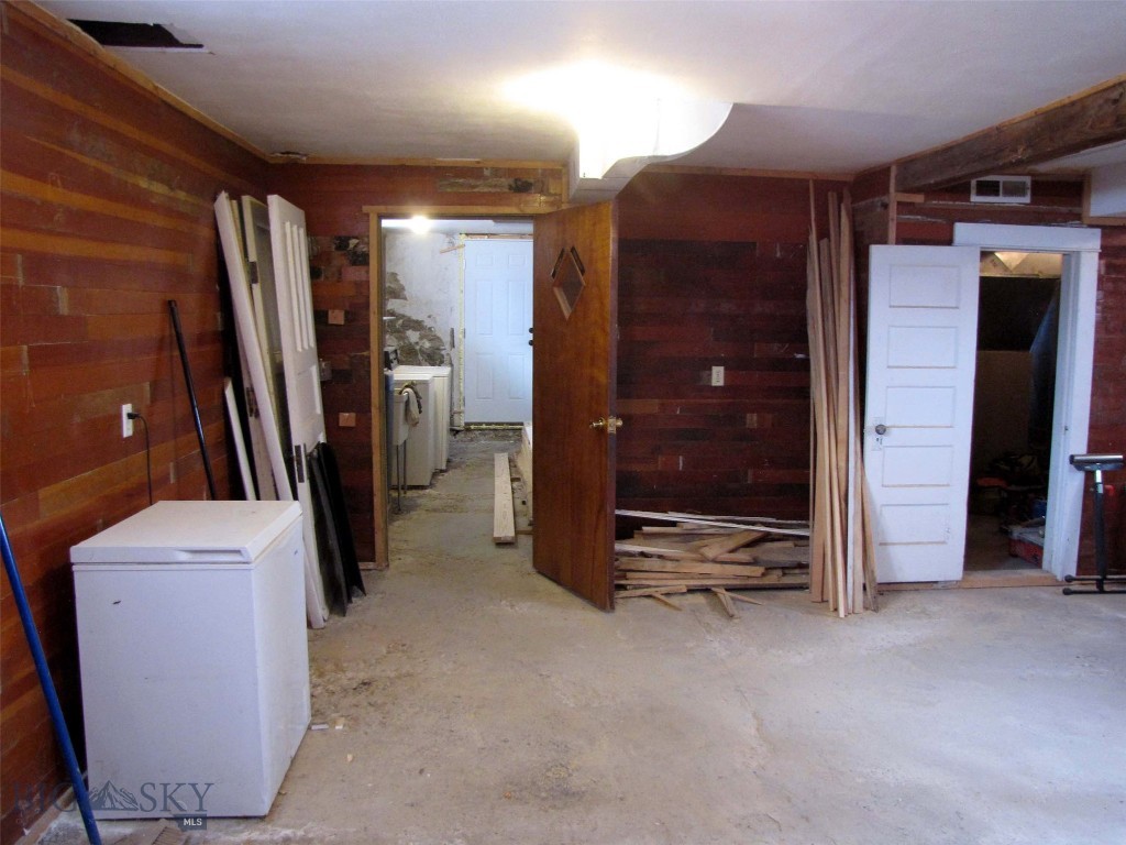 223 2nd Street W Property Photo 44