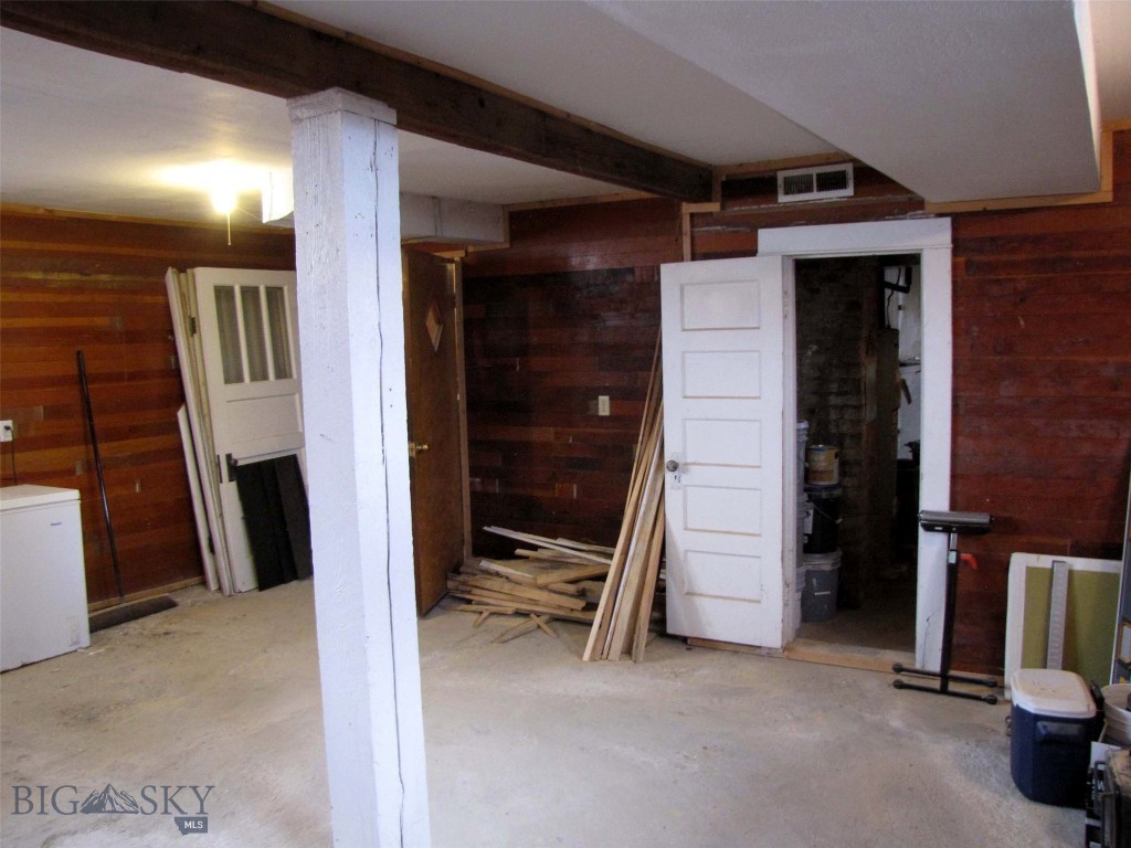 223 2nd Street W Property Photo 45
