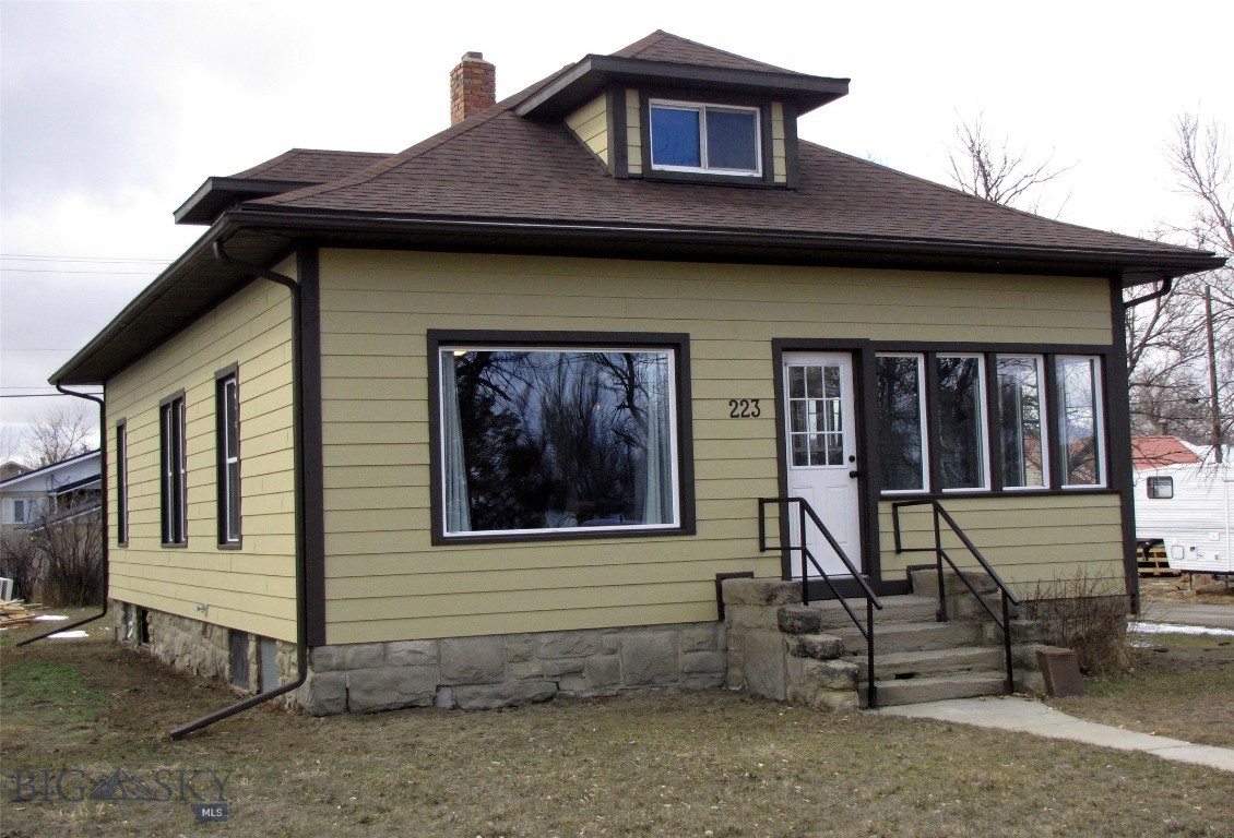 223 2nd Street W Property Photo 53