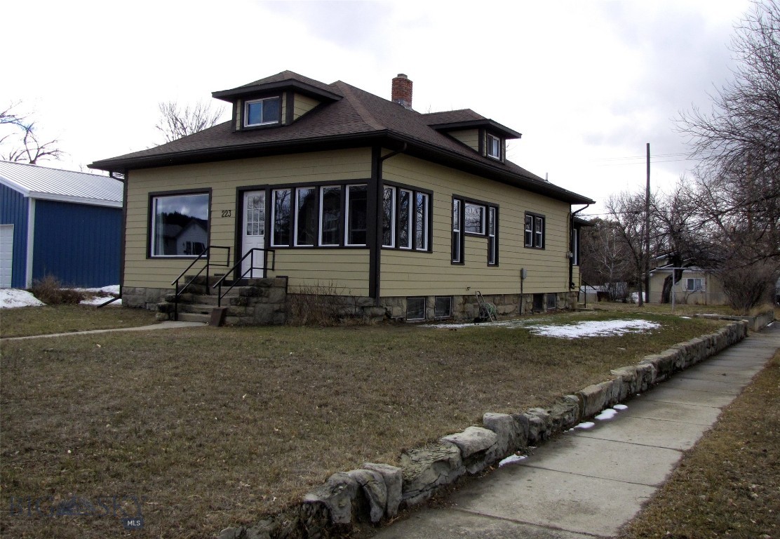 223 2nd Street W Property Photo 55
