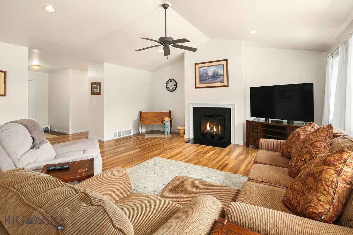 713 N Aster Avenue Property Photo 3