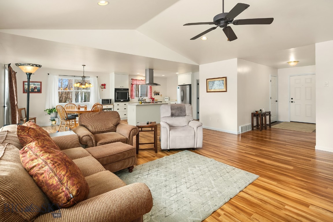 713 N Aster Avenue Property Photo 4