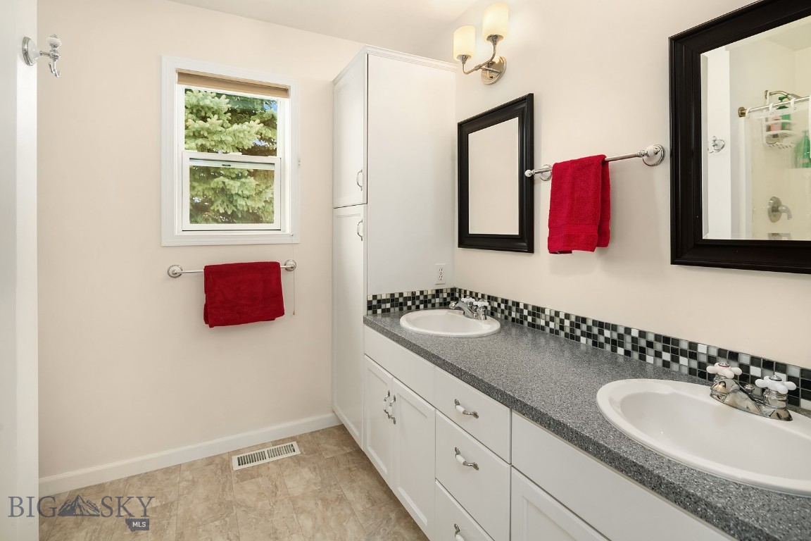 713 N Aster Avenue Property Photo 14