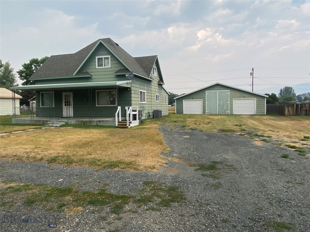 209 2nd Street E Property Photo
