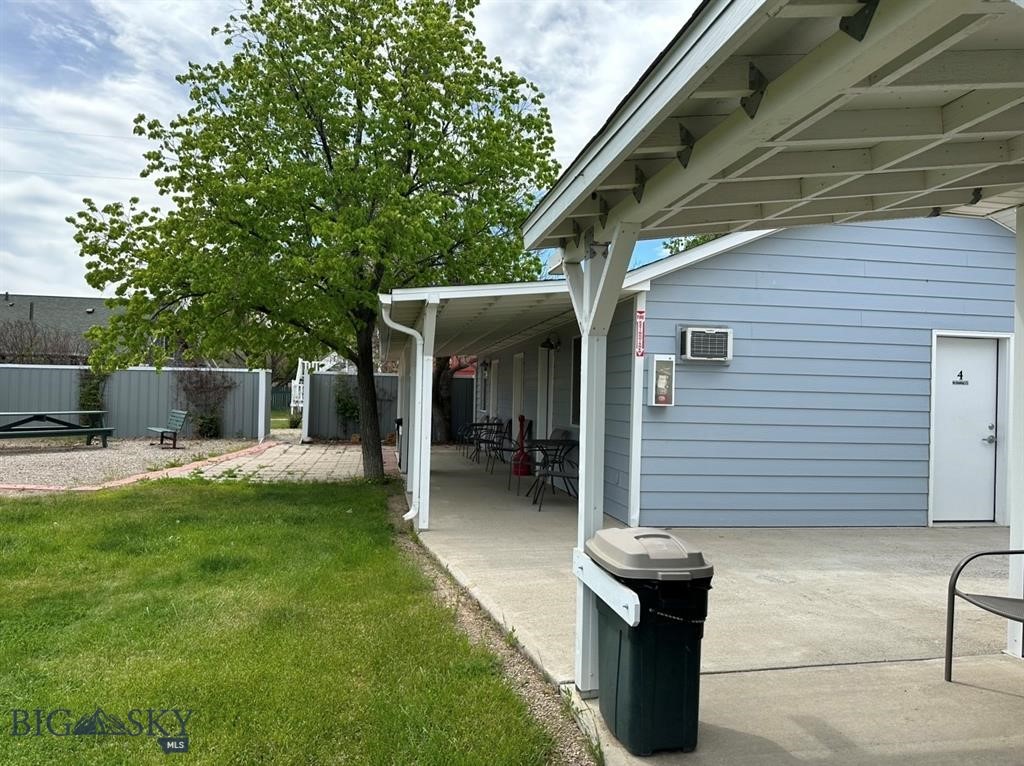 308 E Wheeler Street Property Photo 9