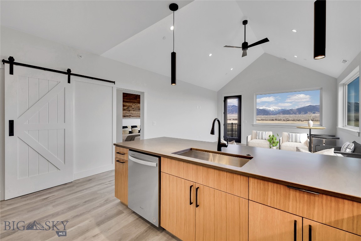 450 Loomis Way B Property Photo 3