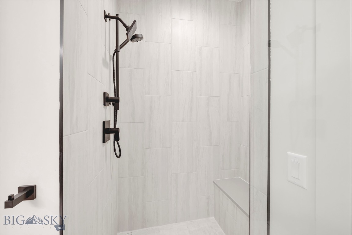 450 Loomis Way B Property Photo 12
