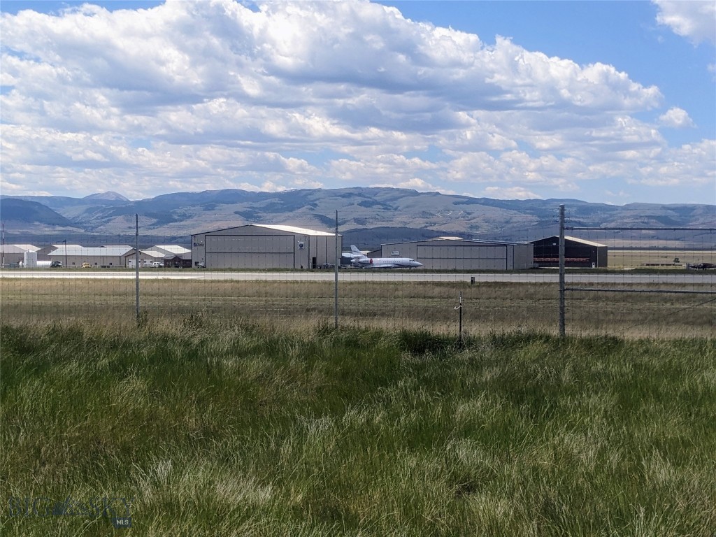 42 E Hawker Property Photo