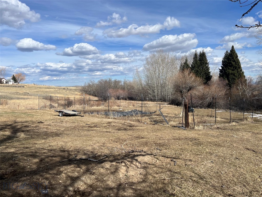 10 Isdell Property Photo 2