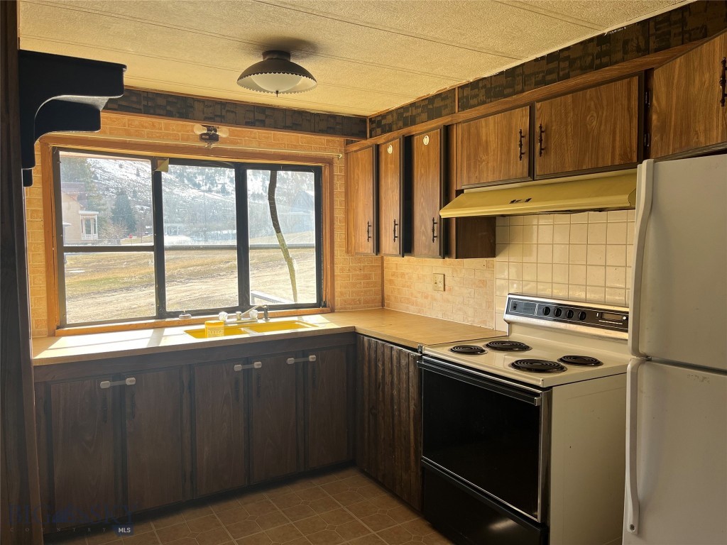 10 Isdell Property Photo 5