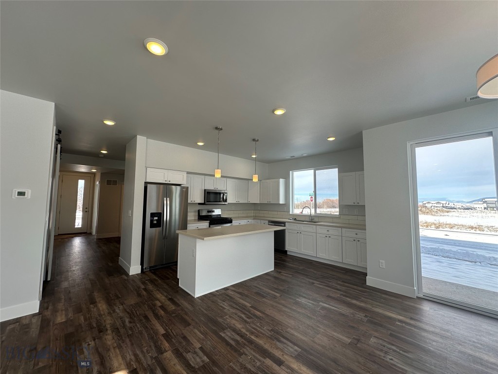 9 N Reliance Ave Property Photo 7
