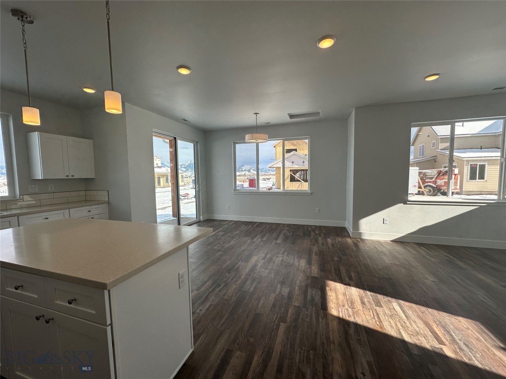 9 N Reliance Ave Property Photo 11