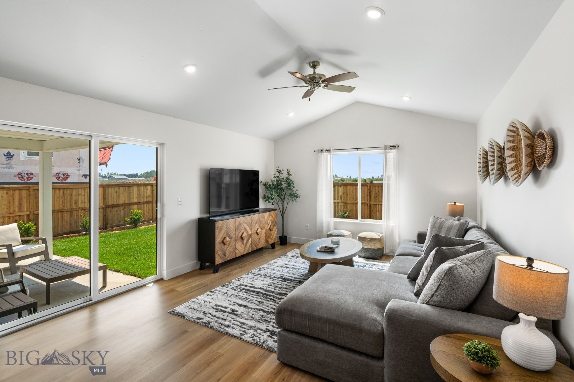 748 Thrice Loop Property Photo 7