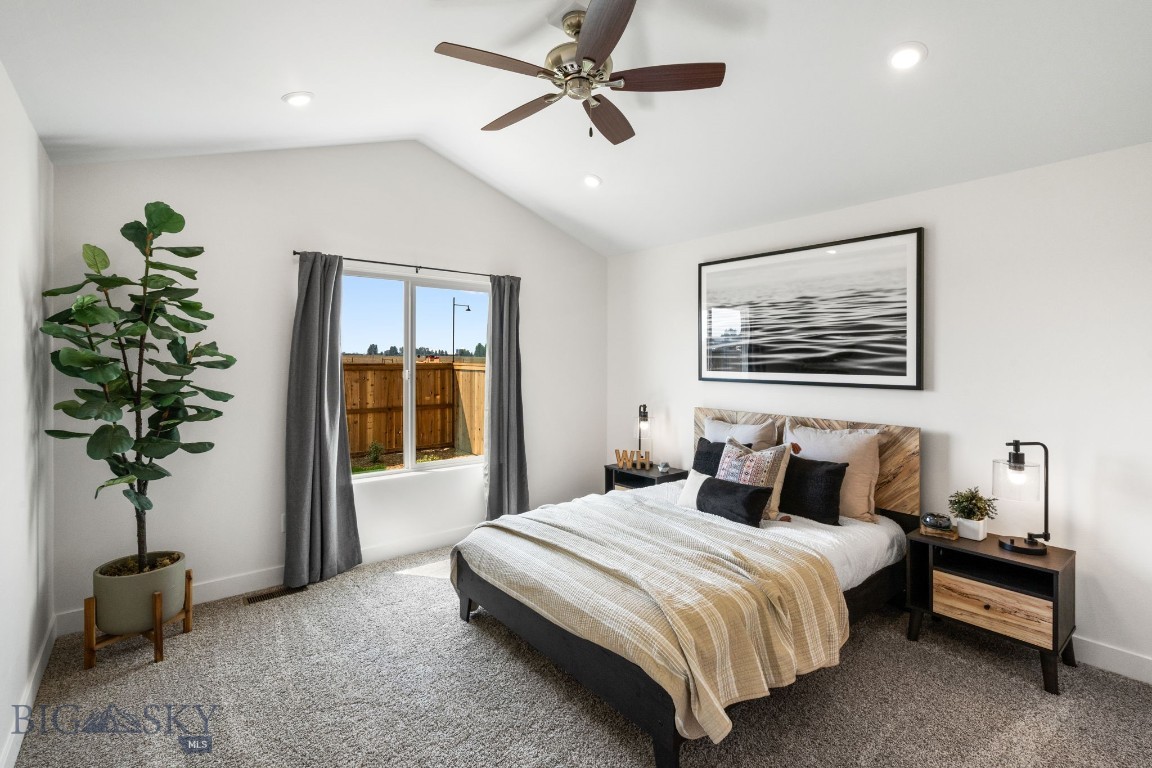 748 Thrice Loop Property Photo 8
