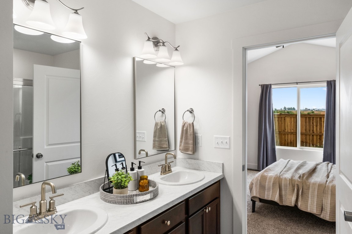 748 Thrice Loop Property Photo 10