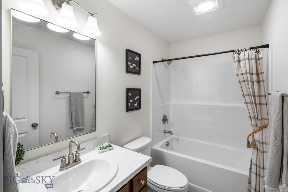 748 Thrice Loop Property Photo 15