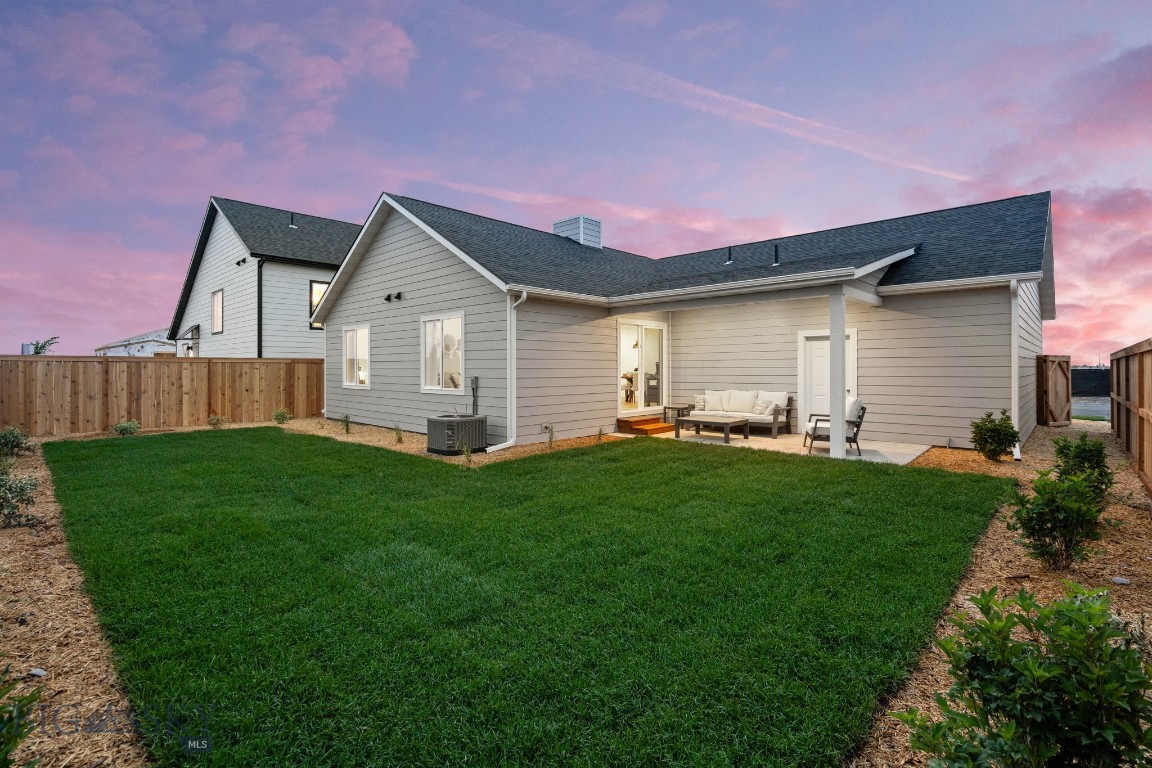 748 Thrice Loop Property Photo 17