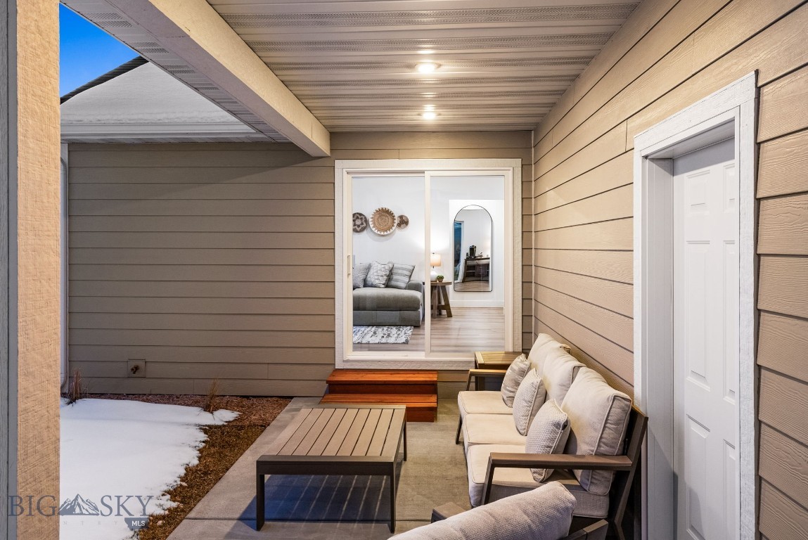 748 Thrice Loop Property Photo 18