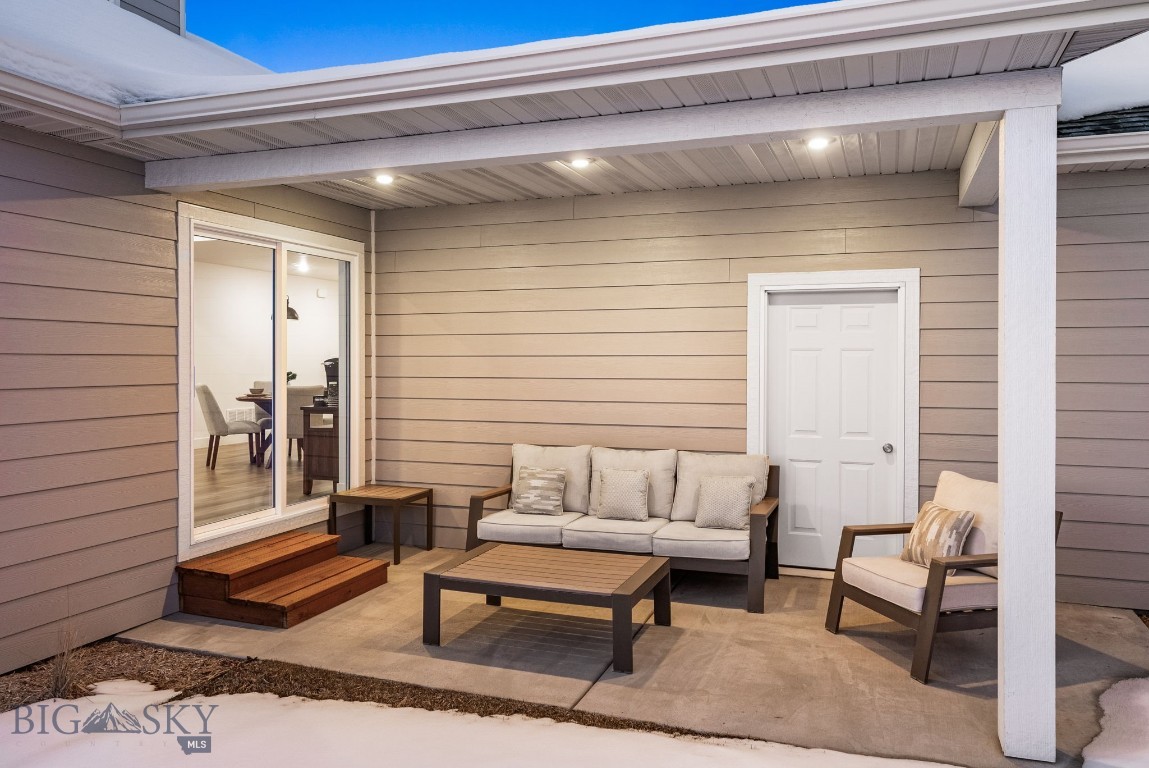 748 Thrice Loop Property Photo 19