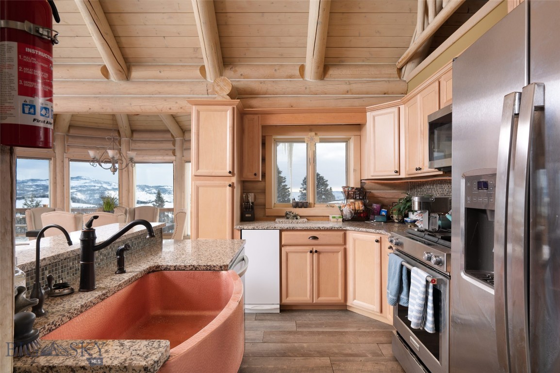 200 Peak Road Property Photo 12