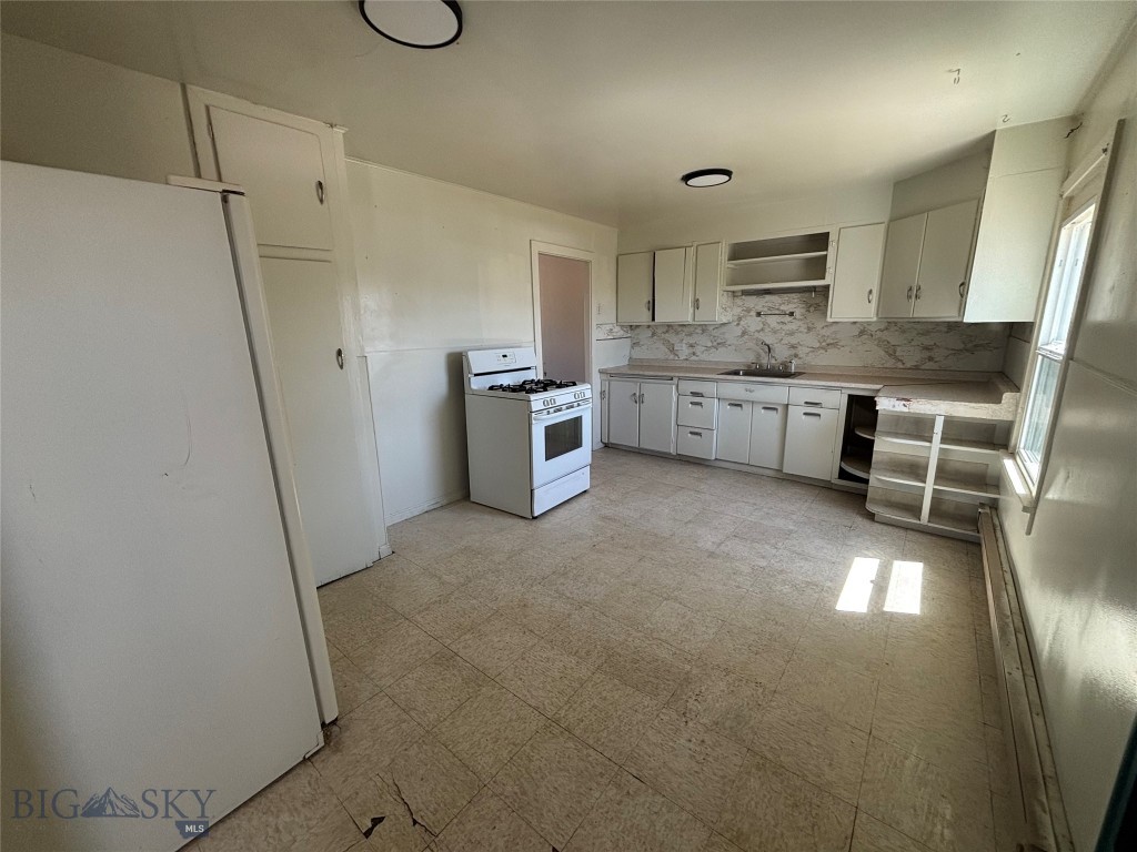 420 Virginia Property Photo 8