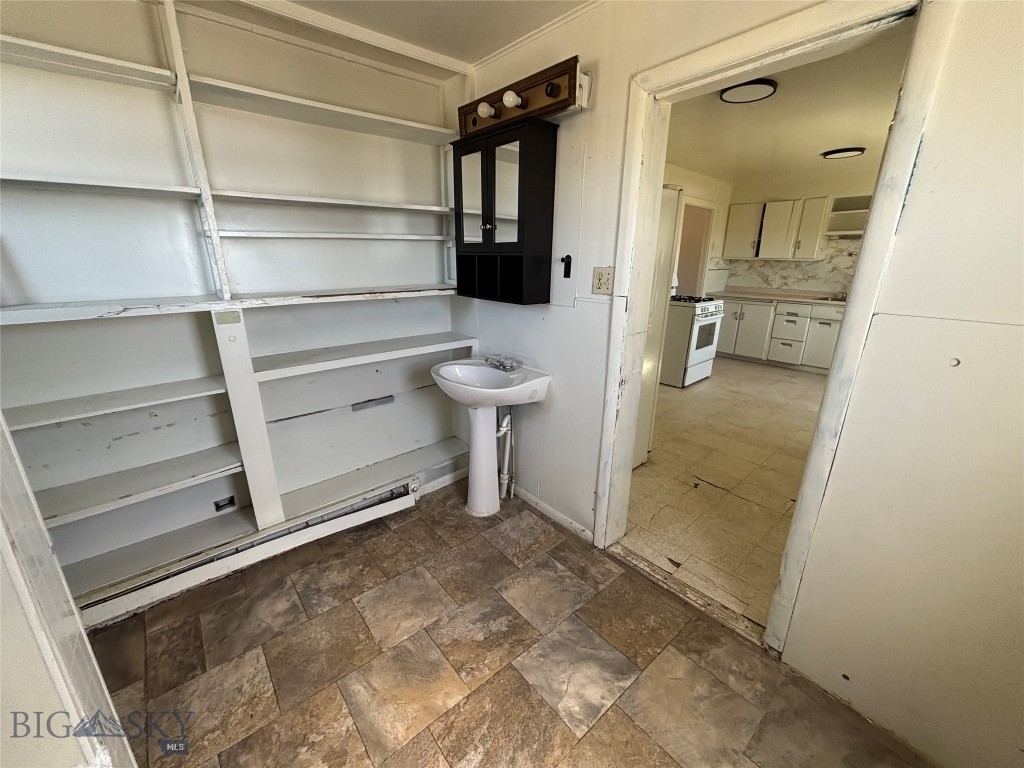 420 Virginia Property Photo 10