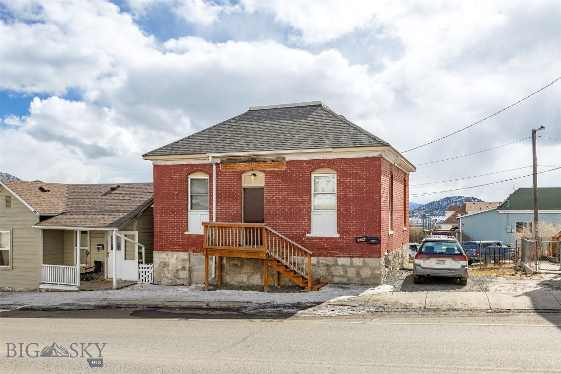 140 W Platinum Property Photo