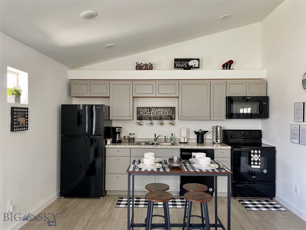 410 Brookline Unit D Property Photo
