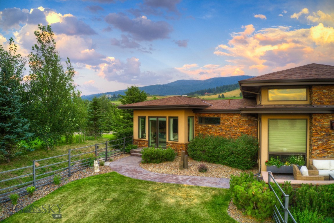 231 Derek Property Photo 44