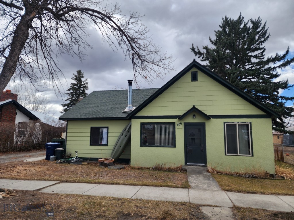 406 1st W Property Photo 2