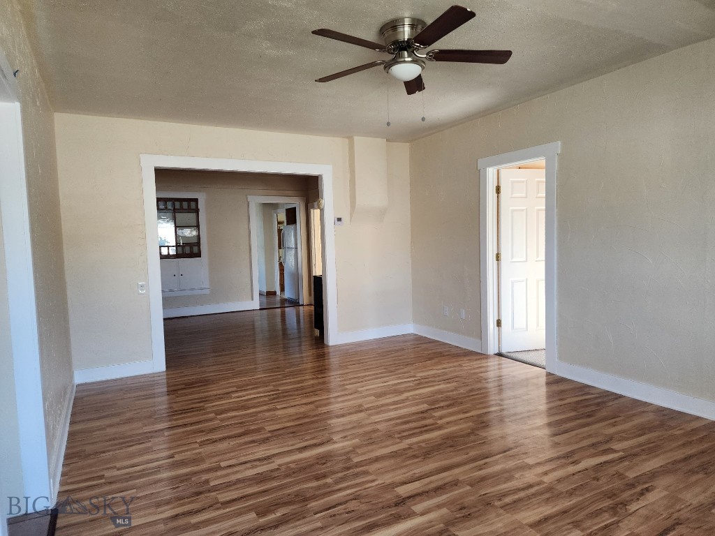 406 1st W Property Photo 14